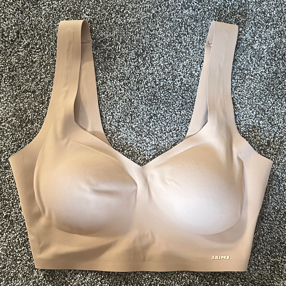 SKIMS Seamless Wireless Bra in Light Beige
